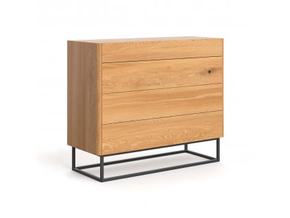 Masivní dubová komoda se čtyřmi zásuvkami, tenké černé nohy na bílém pozadí, boční pohled.