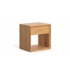 Pohled na moderní, dřevěný noční stolek v minimalistickém designu s úložným prostorem, pohled zboku.